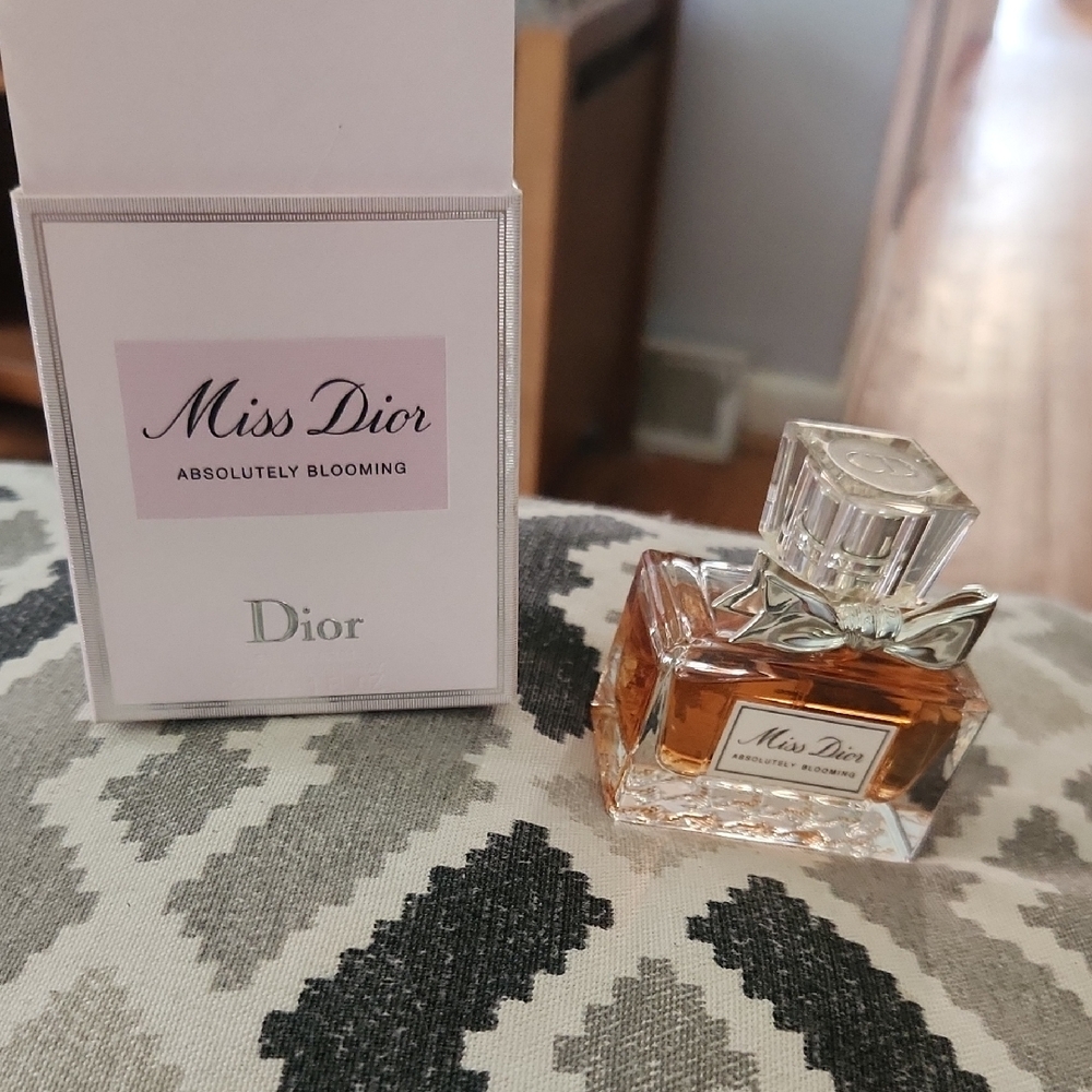 Dior Miss Dior Absolutely Blooming with Silver Bow